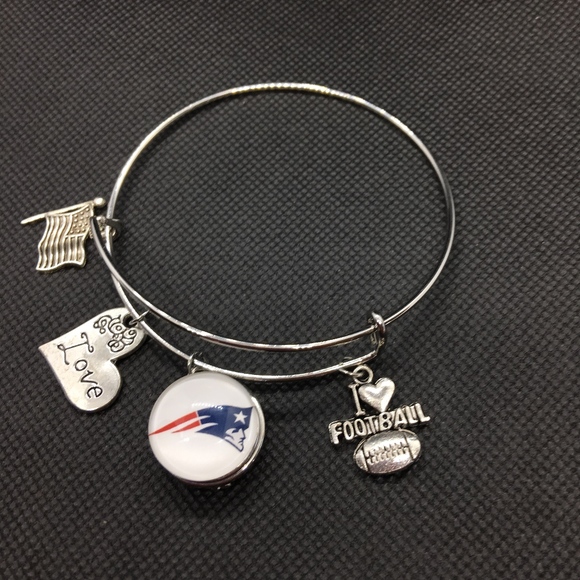 New England Patriots Charm Bracelet - Picture 1 of 1